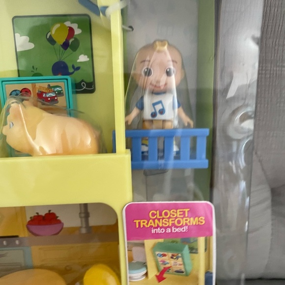 Cocomelon pop and play travel house figures toys playset - Picture 4 of 9
